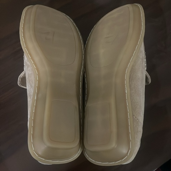 Tan leather PASSPORTS Loafers. 👞 Size 7.5 - Picture 8 of 8